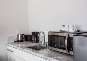 Downtown View 4 Sleepers Studio- Great for Getaway