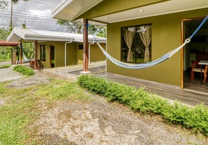 Dreamy, dog-friendly studio near town with volcano view, fast WiFi & hammock