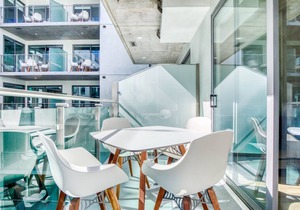 Dreamy Downtown 1BR w/Pool, Gym & W/D near Staples Center, by Blueground (LAX 543)