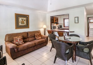 Dreamy tropical gem with pool, lush gardens, private patio, & WiFi