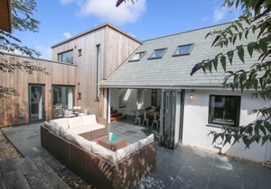 Driftwood - 4 Bed | Short Walk to Beach