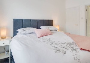 Drws Nesaf Cardiff Townhouse