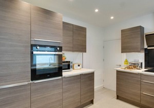 Drws Nesaf Cardiff Townhouse