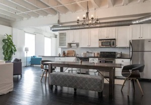 DTLA modern loft, quiet, Pool - parking 12 pn