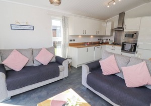 DUCKLING LODGE, pet friendly in South Lakeland Leisure Village