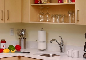 Easy Access to Cleveland Hopkins In'tl Airport! Free Parking!