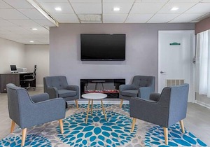 Econo Lodge at the University