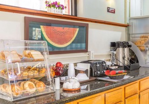 Econo Lodge Clarks Summit