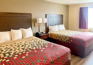 Econo Lodge Inn & Suites Corning