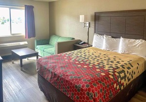 Econo Lodge Inn & Suites Corning