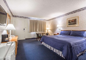 Econo Lodge Inn & Suites near China Lake Naval Station