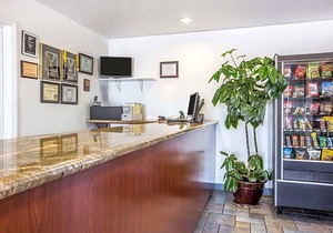 Econo Lodge Inn & Suites near China Lake Naval Station