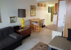 Edgewater House - Ocean Front Units With Spectacular Views!