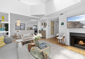 Elegance and Beach Life. Steps to the sand!