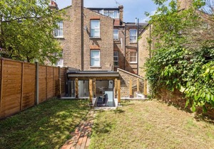 Elegant 2 Bed Apt w/Patio nr West Hampstead