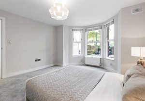 Elegant 2 Bed Apt w/Patio nr West Hampstead