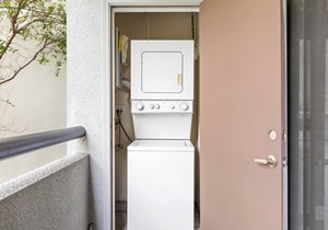 Elegant Burbank 1BR w/ BBQ, Gym & Pool, near TJ & WF, by Blueground