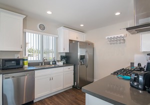 Elegant Condo w/Beach Access, Free WiFi, Private Washer/Dryer, Balcony