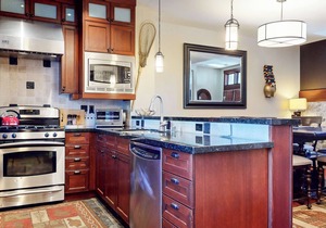 Elegant, Home & Views, Hot Tub & Garage, Steps to Slopes & Eagle Lodge