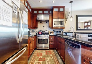 Elegant, Home & Views, Hot Tub & Garage, Steps to Slopes & Eagle Lodge