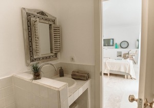 Elegant villa with superb jacuzzi and private heated pool