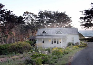 Elk Cove Inn & Spa Cottage Panoramic Ocean Views, Beach Access Sleeps 2