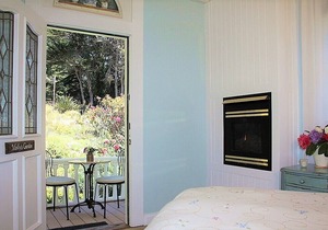 Elk Cove Inn & Spa Garden View Pet Friendly sleep 2 only