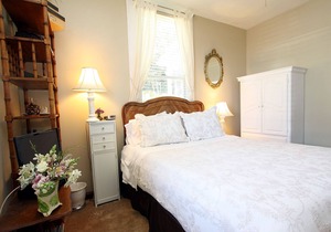 Elk Cove Inn & Spa Garden View Pet Friendly sleep 2 only