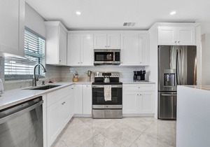 Endless Paradise - -close to Beach -NEW Salt Water Pool