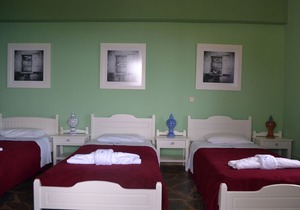 Enjoy Sunrises and Sunsets from this Cozy Studio