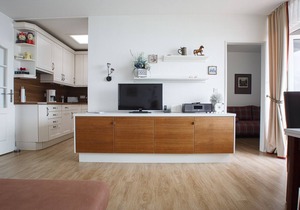 enjoy the sea breeze in seventh heaven.