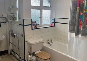 Entire flat/quiet/near Heathrow Airport/3mins walk to Thames/Victorian/fireplace