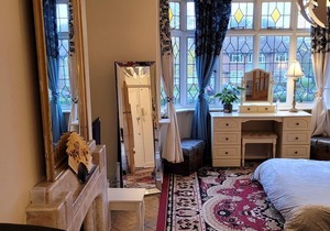 Entire flat/quiet/near Heathrow Airport/3mins walk to Thames/Victorian/fireplace