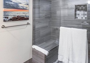 Escape to the Beach! 2 Spacious Accommodations w/Kitchen | Amazing View