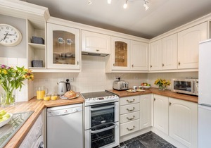 ESK VIEW COTTAGE, pet friendly, with open fire in Grosmont