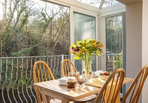 ESK VIEW COTTAGE, pet friendly, with open fire in Grosmont