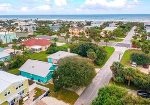 Excellent Location ~ Pet Friendly ~ Only Steps to the Beach!!!