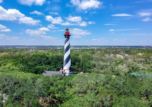 Excellent Location ~ Pet Friendly ~ Only Steps to the Beach!!!