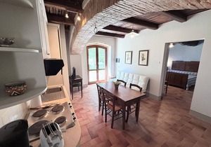 EXCLUSIVE POOL-OPEN ALL YEAR/SPOLETO BIOFARM-SLEEPS 8/WALK TO SHOPS, BAR ETC