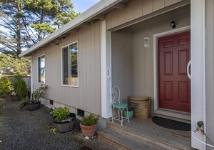 Explore Seaside from this beautiful 3-bedroom home just moments to the sand!