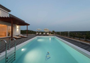 Exquisite 4 BD villa with heated pool near Zadar