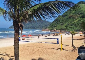 F1-Pe na Areia da Praia do Tombo, 2 Suites, Ar Cond, 2 Banheiros, 1 Vaga + Roupas de Cama