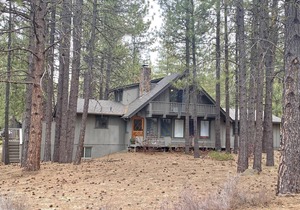 Family Escape with Game Room, Hot Tub and A/C
