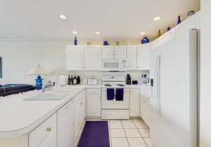 Family-friendly condo with beach access, pools, covered deck, W/D & AC