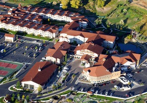 Family Getaway~Pool, Tubing, Skiing, & Ice Castles Villa 1063