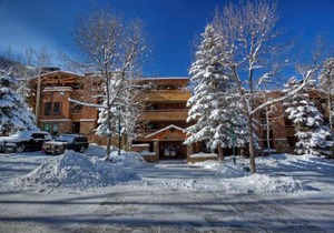 Fasching Haus Unit 310, Deluxe Condo w/Stately Furnishings, Private Deck, A/C