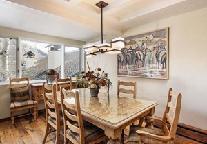Fasching Haus Unit 8, Deluxe Condo w/A/C, Private Deck, 2 Blocks to Downtown