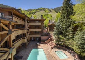 Fasching Haus Unit 9 & 10, 6 Bedroom, 6 BTH Condo, 2 Blocks to Downtown Aspen