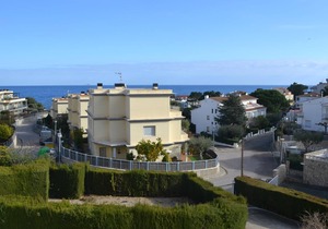 FENER DE BAIX 4 Fantastic apartment with pool and see views.