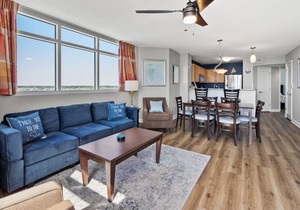 First-class oceanfront condo w/pools, lazy river, pier restaurant/bar in Cherry Grove
